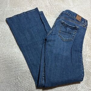 American Eagle low rise stretch Favorite Boyfriend med‎ wash jeans sz 4